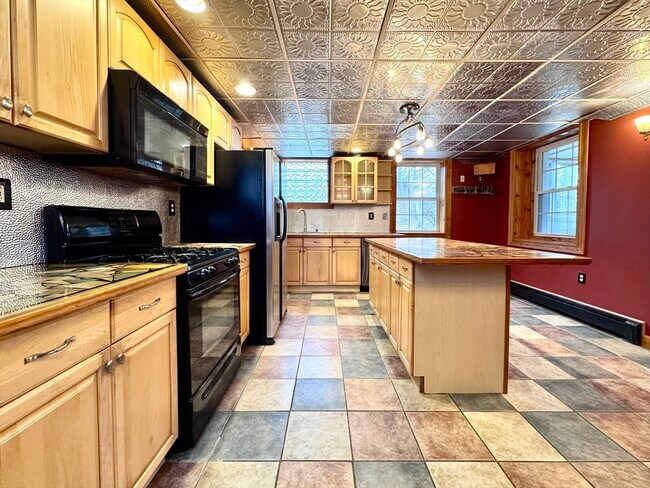 Building Photo - 53 Circuit Rd