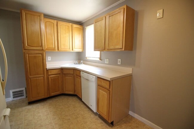 Building Photo - Bungalow Home in Wayne