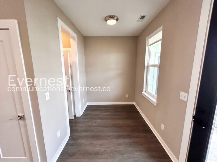 Building Photo - 207 Jeffries Wy