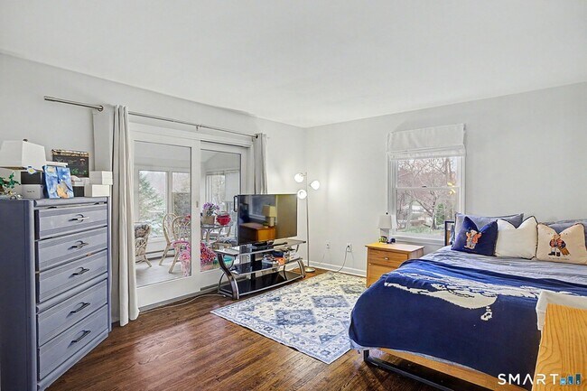 Building Photo - 14 Shore Rd