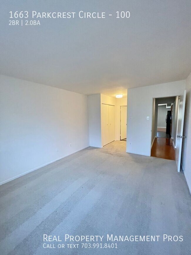 Building Photo - 1663 Parkcrest Cir