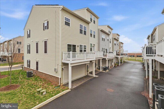 Building Photo - 24594 Laurel Lake Terrace