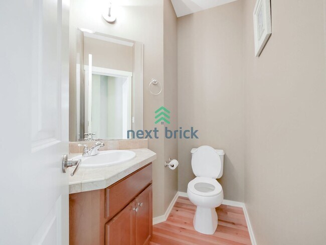 Building Photo - Rare 3 Bedroom 2.5 Bath Townhome for Rent!
