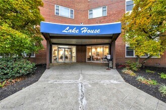 Building Photo - 11850 Edgewater Dr