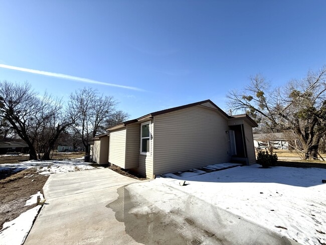 Building Photo - 312 M St NE