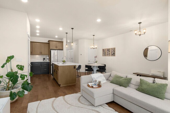 Building Photo - Modern 3 Bedroom, 2.5 Bathroom Townhome in South Cooper Mountain