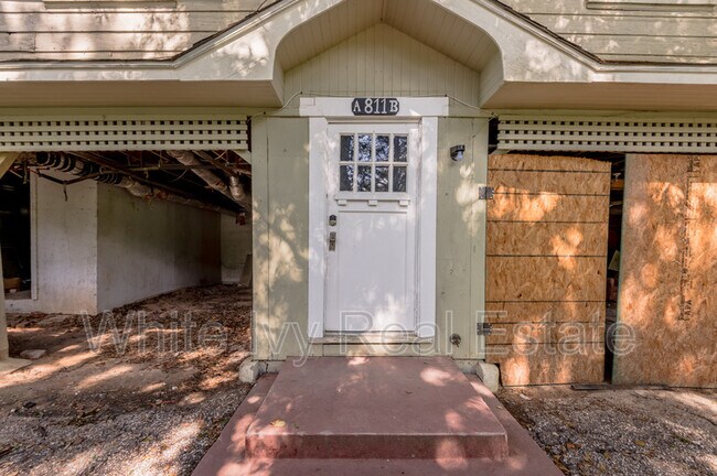 Building Photo - 811 B Sam Houston Ave