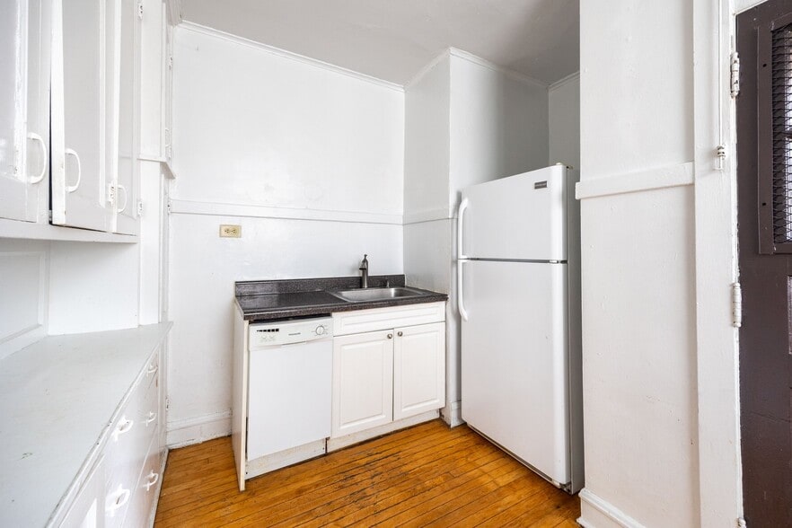 Building Photo - 4521 N Paulina St