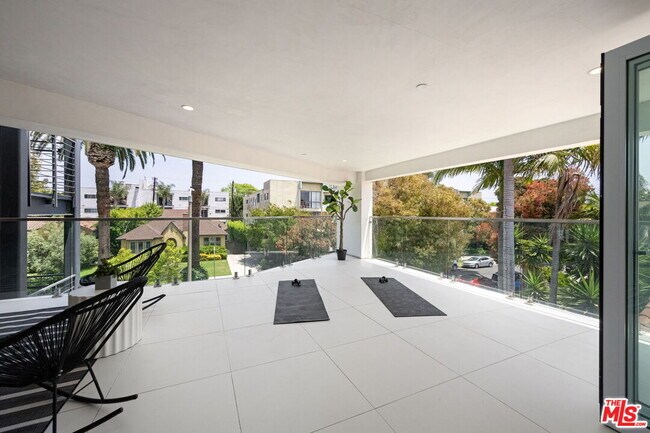 Building Photo - 621 Kings Rd