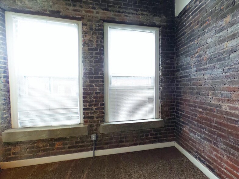 Building Photo - 302 Goshen St
