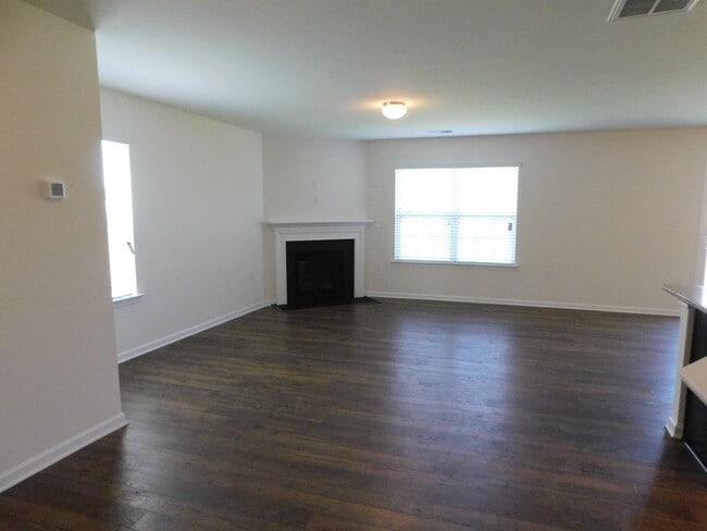 Building Photo - Brand New! 4 bed, 2.5 bath
