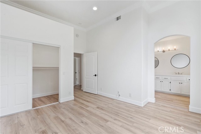 Building Photo - 15 Florentine