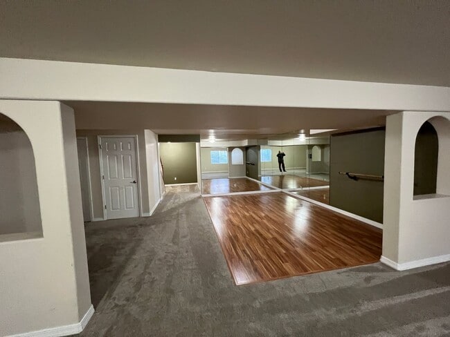 Building Photo - Pine Creek 5bd Home on Corner Lot 6 month ...