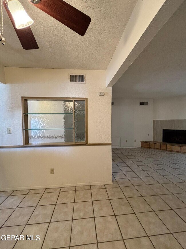 Building Photo - 1601 Common Dr