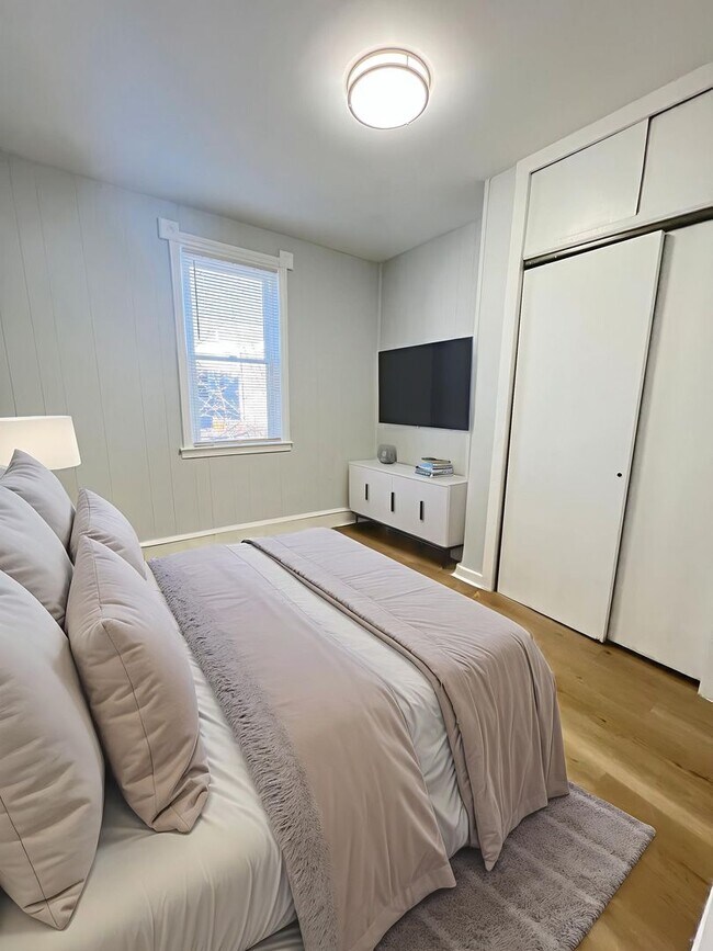 Building Photo - Newly Remodeled 3b/1b House in South Philly! Section 8 Only
