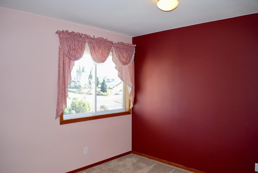 Building Photo - Beautiful views at this Marysville home