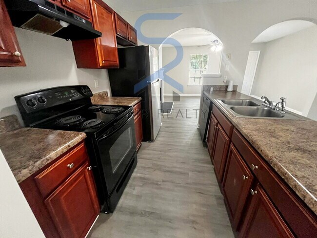 Building Photo - Move in before October 15th and get $100 O...