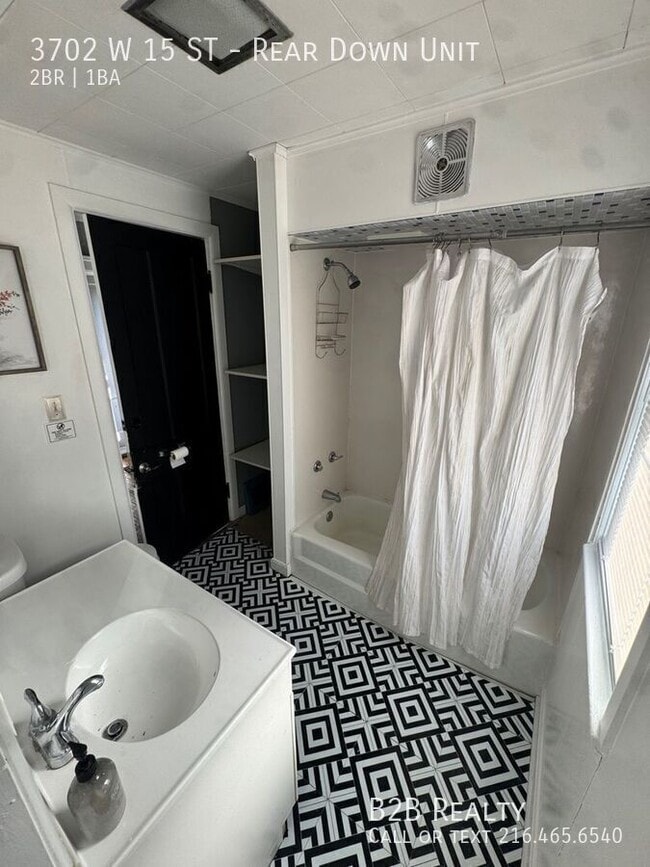 Building Photo - 3702 W 15th St