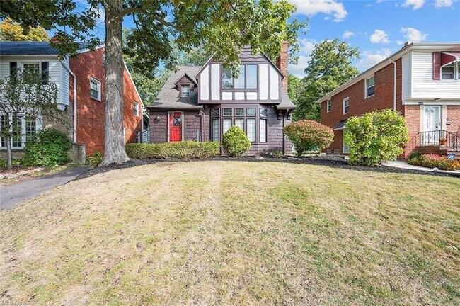 Primary Photo - GORGEOUS Cleveland Hts Single Family - Ava...