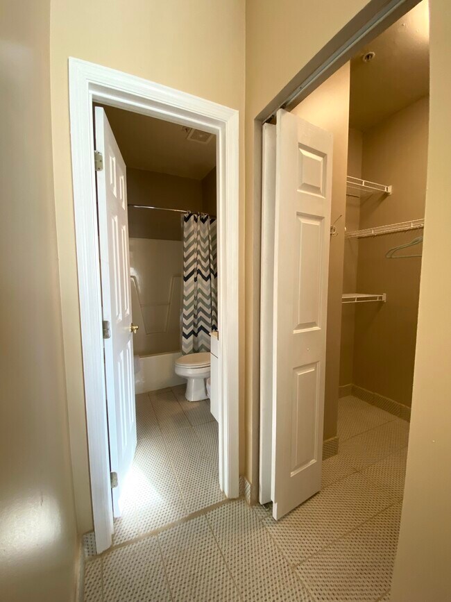 Building Photo - 3947 Gladiola Ct