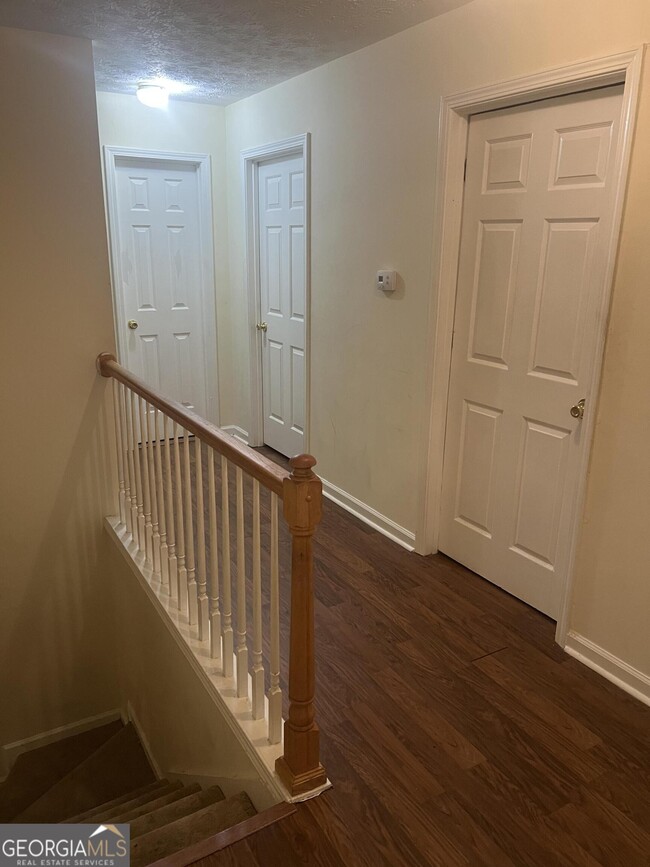 Building Photo - 8606 Foxridge Dr