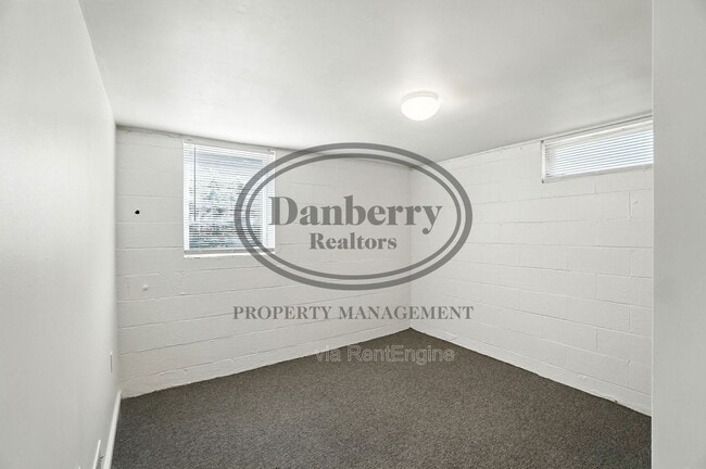 Building Photo - 1126 Searles Rd