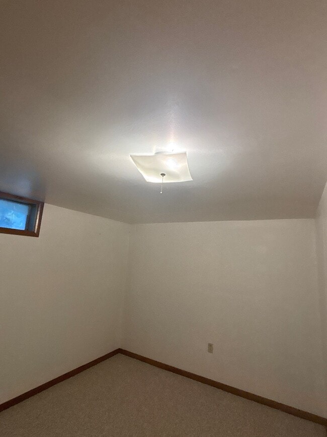 Building Photo - 1305 Abbeywood Rd