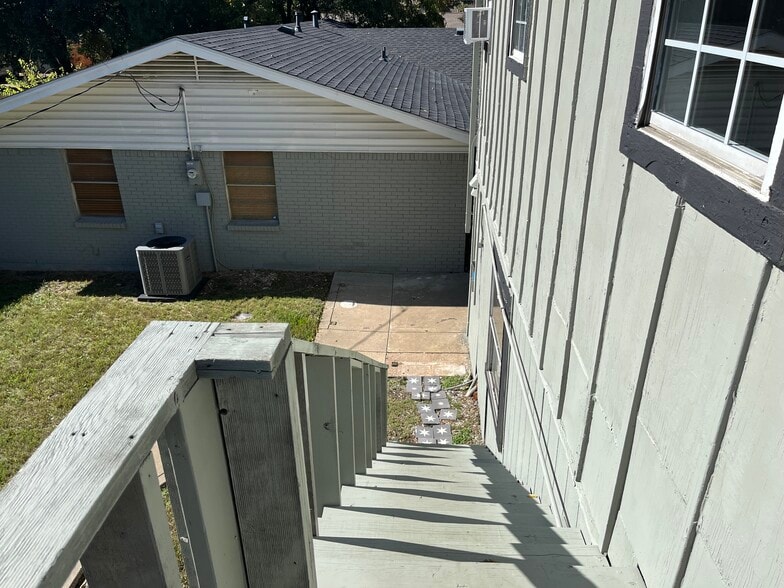 Building Photo - 12404 Sunland St