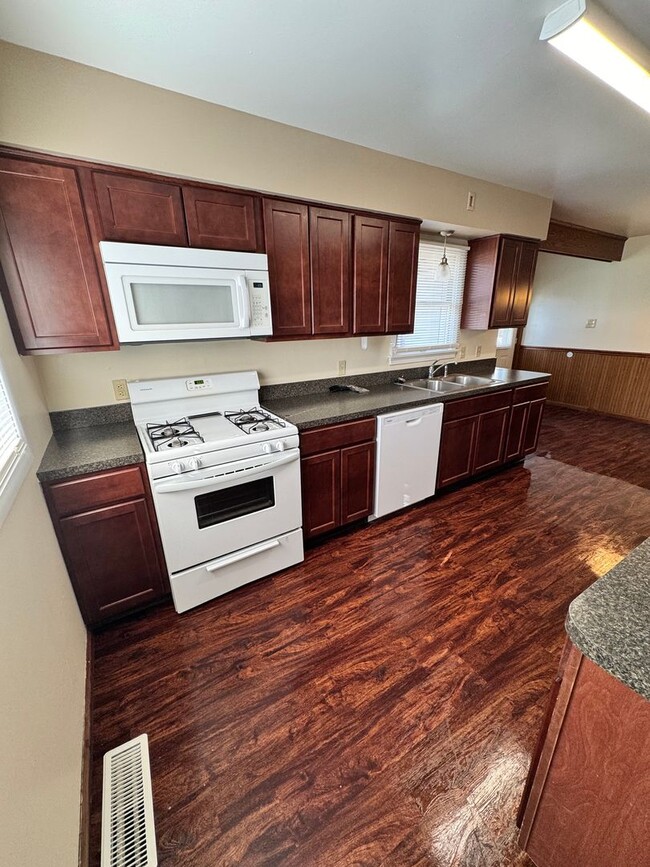 Building Photo - 3968 Staatz Dr