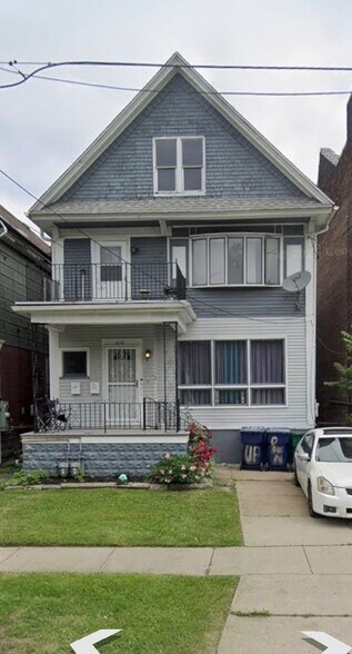 Building Photo - 690 E Utica St