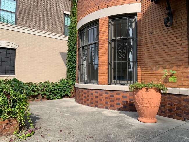 Building Photo - 1688 E Broad St