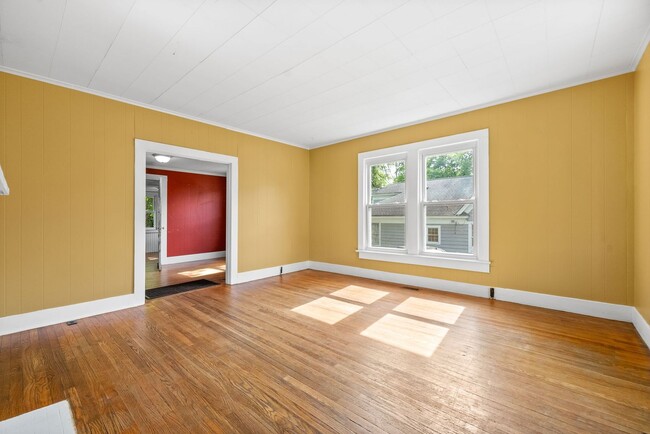 Building Photo - Home For Rent Near Historic Downtown Clark...