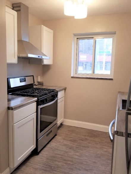 Building Photo - 1 Glen Elm Dr