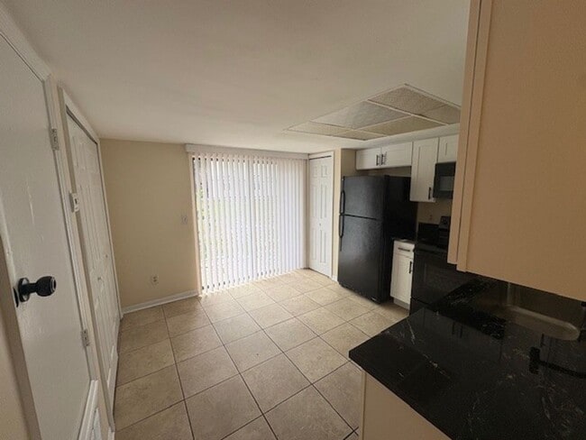 Building Photo - UCF AREA - Newly Remodeled 2/2.5 Townhouse in Cambridge Circle