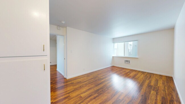 Building Photo - 2642 Greenwich St