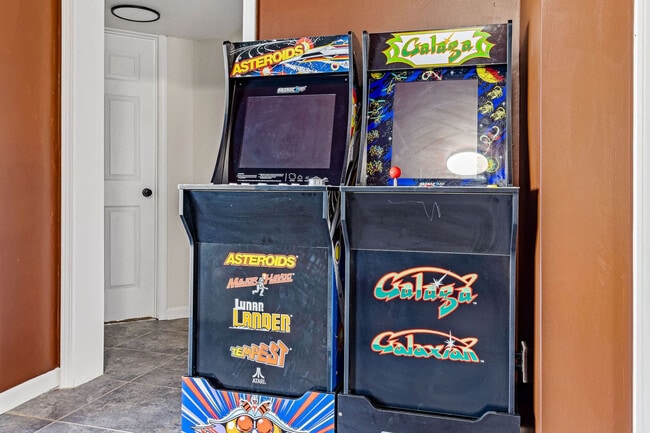 Building Photo - 301 S Front St