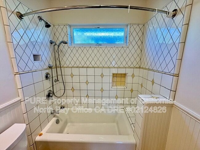 Building Photo - 400 Upham St