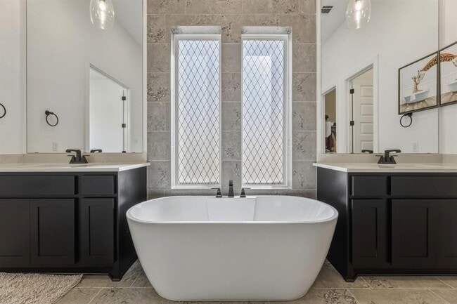 Building Photo - 2941 Delaware St