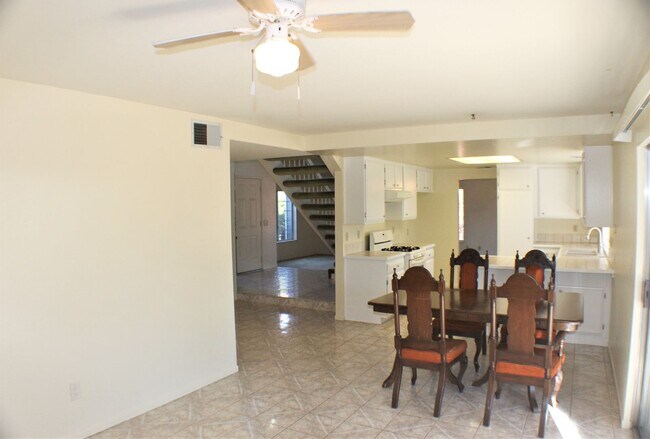 Building Photo - 25740 Rosebay Ct