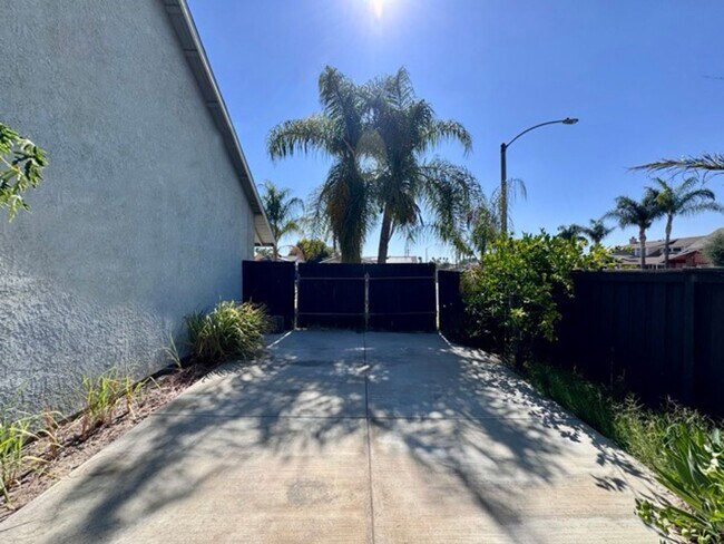 Building Photo - Spacious 3 Bedroom Menifee Home with Bonus...