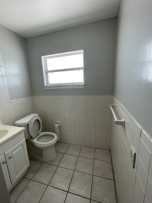 Building Photo - 1124 Neptune Dr