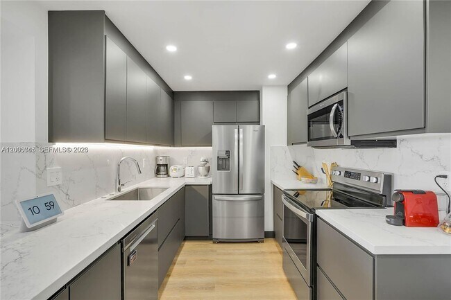 Building Photo - 780 NE 69th St