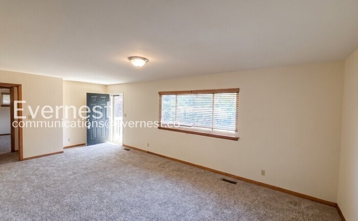 Building Photo - 1407 Cloverdale Cir