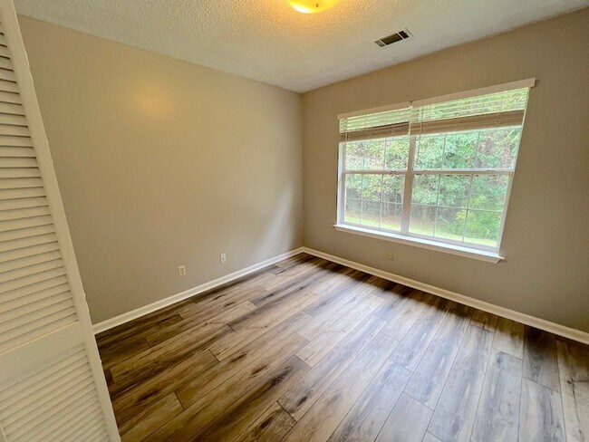 Building Photo - 3 BED | 2 BATH | NEWLY RENOVATED