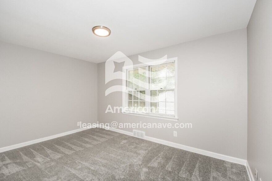Building Photo - 9718 Durham Dr