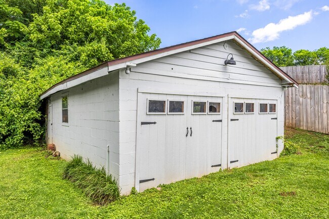 Building Photo - 213 Winchester St