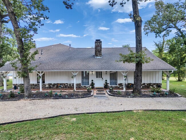 Building Photo - 8402 Matthews Ln