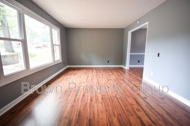 Building Photo - 1733 Swann St