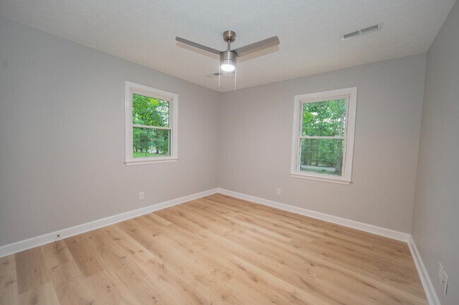 Building Photo - 691 Timberlake Dr