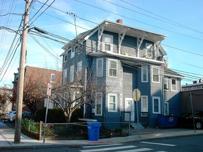 Building Photo - 270 Sidney St